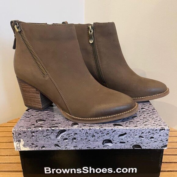Browns Shoes Exclusive Artica Ankle Boots, Taupe Nubuck, Size 7, Waterproof - Picture 2 of 5